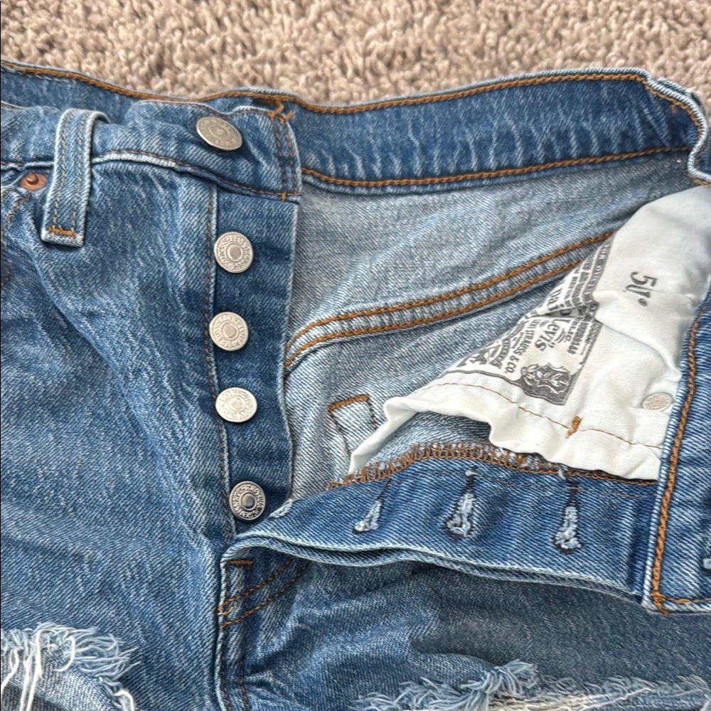 Levi’s Denim Distressed Women Shorts size 26 - Picture 3 of 4